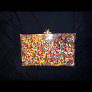 Unique sprinkle clutch